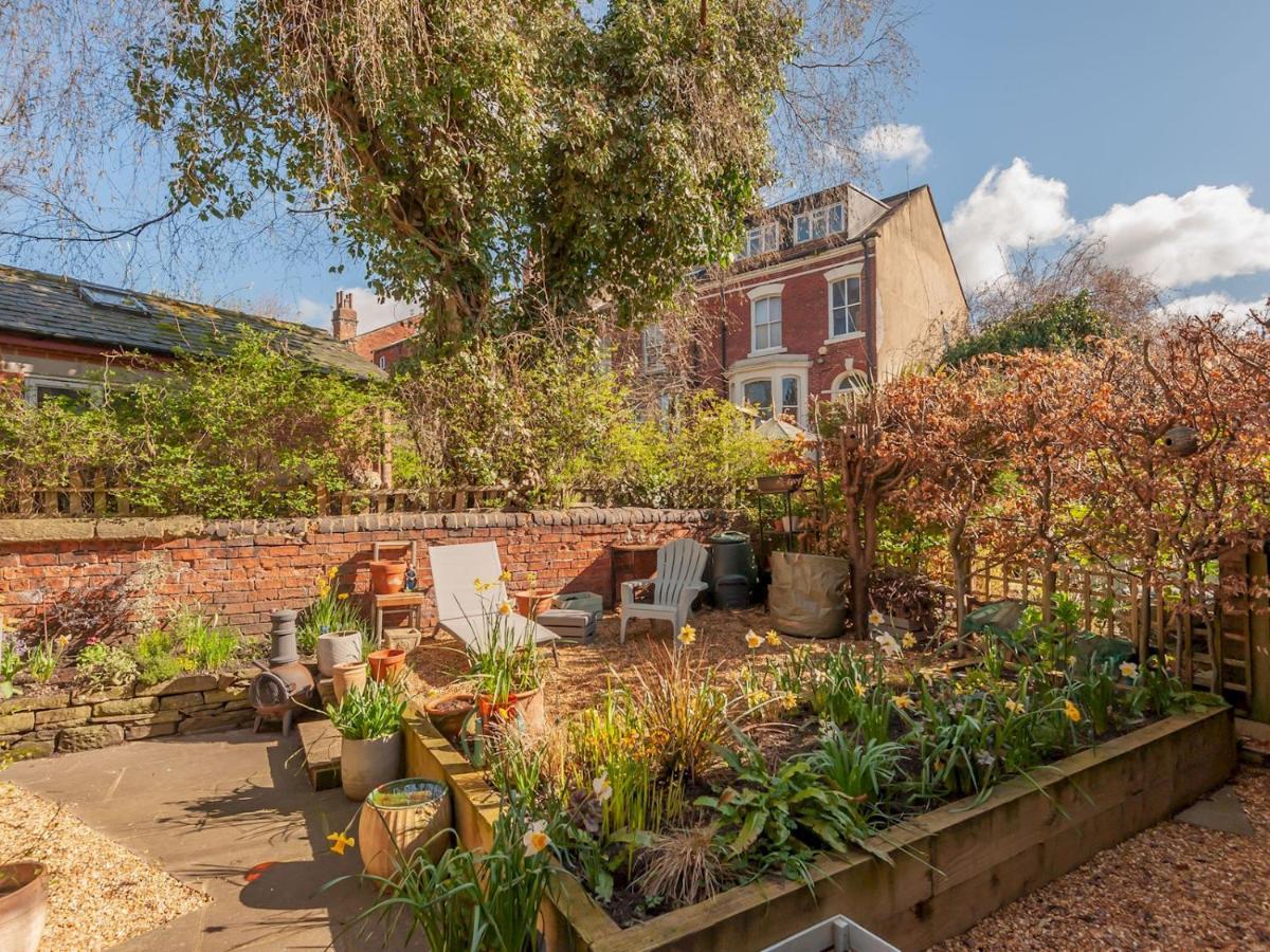 Pass The Keys Wonky Cottage With Amazing Garden 리즈 외부 사진