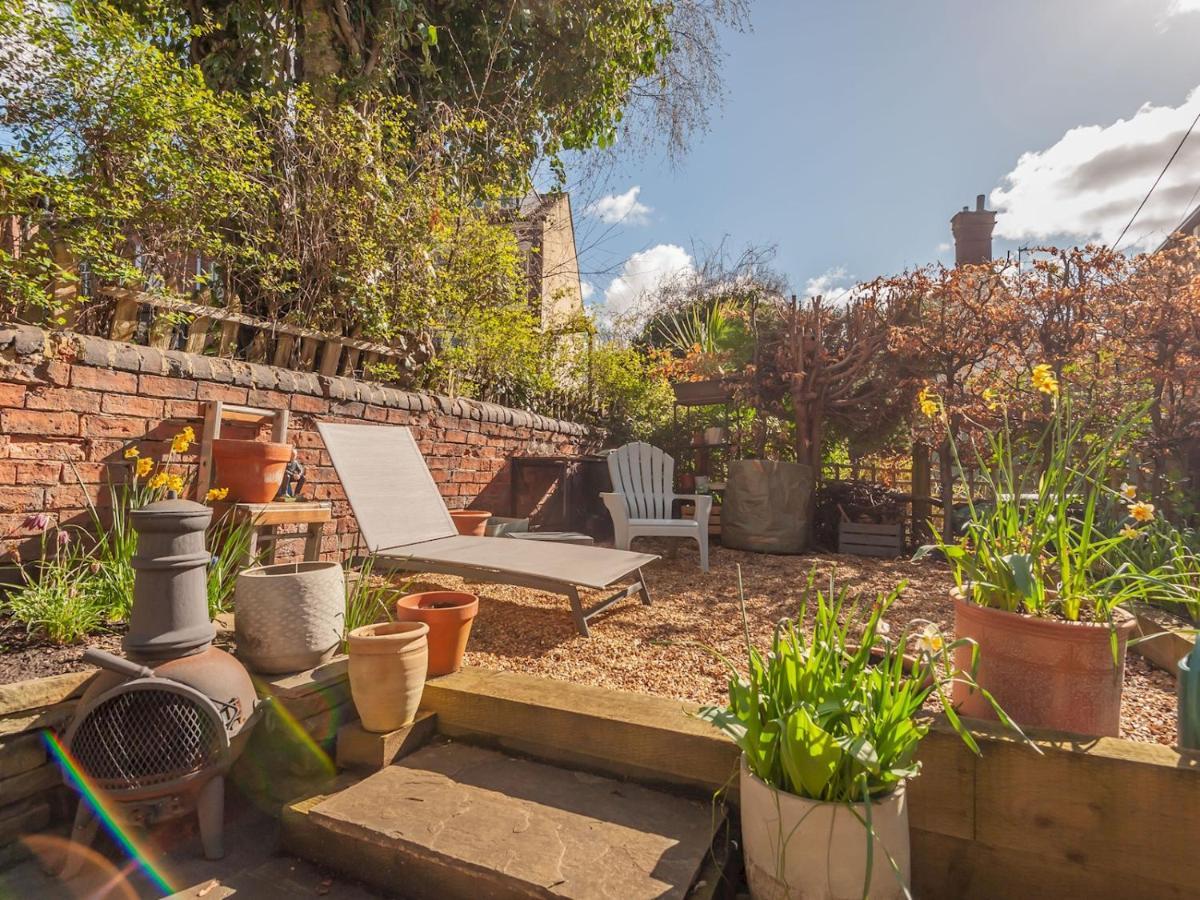 Pass The Keys Wonky Cottage With Amazing Garden 리즈 외부 사진