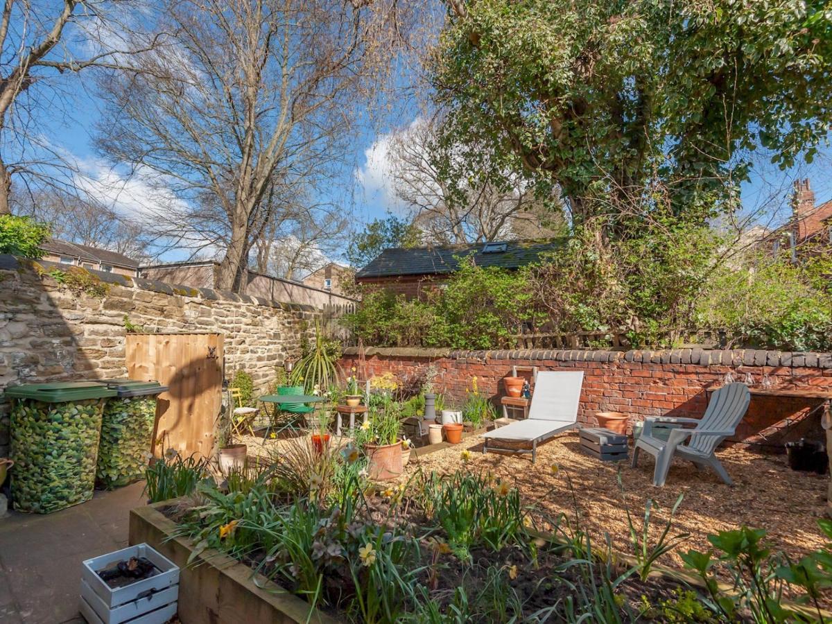 Pass The Keys Wonky Cottage With Amazing Garden 리즈 외부 사진